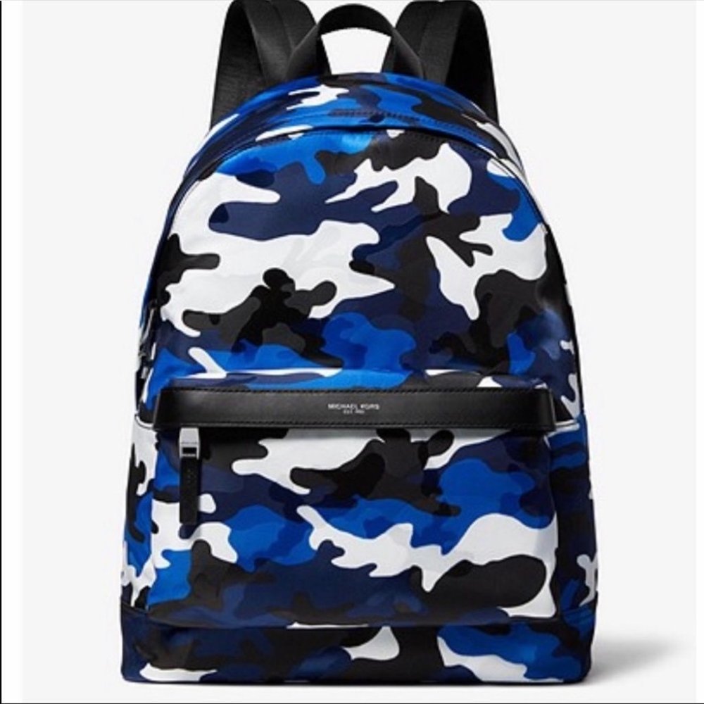 NWT Men’s camouflage nylon backpack